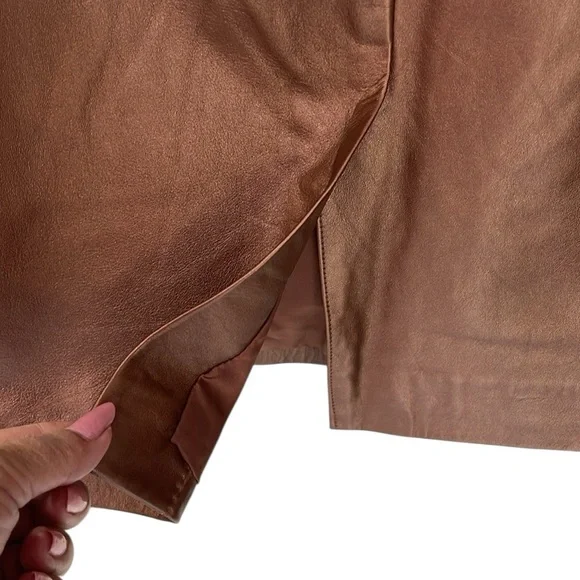 Doncaster supple leather pencil skirt wkick pleat– sz 6 – never worn – rose gold